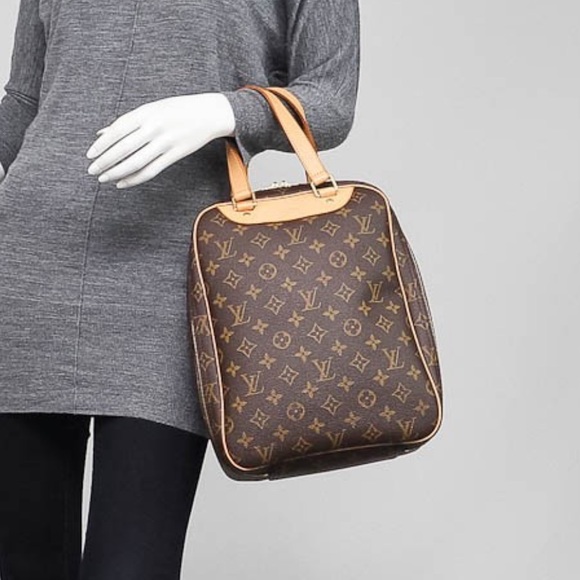 Louis Vuitton Excursion Bag - Picture 3 of 16